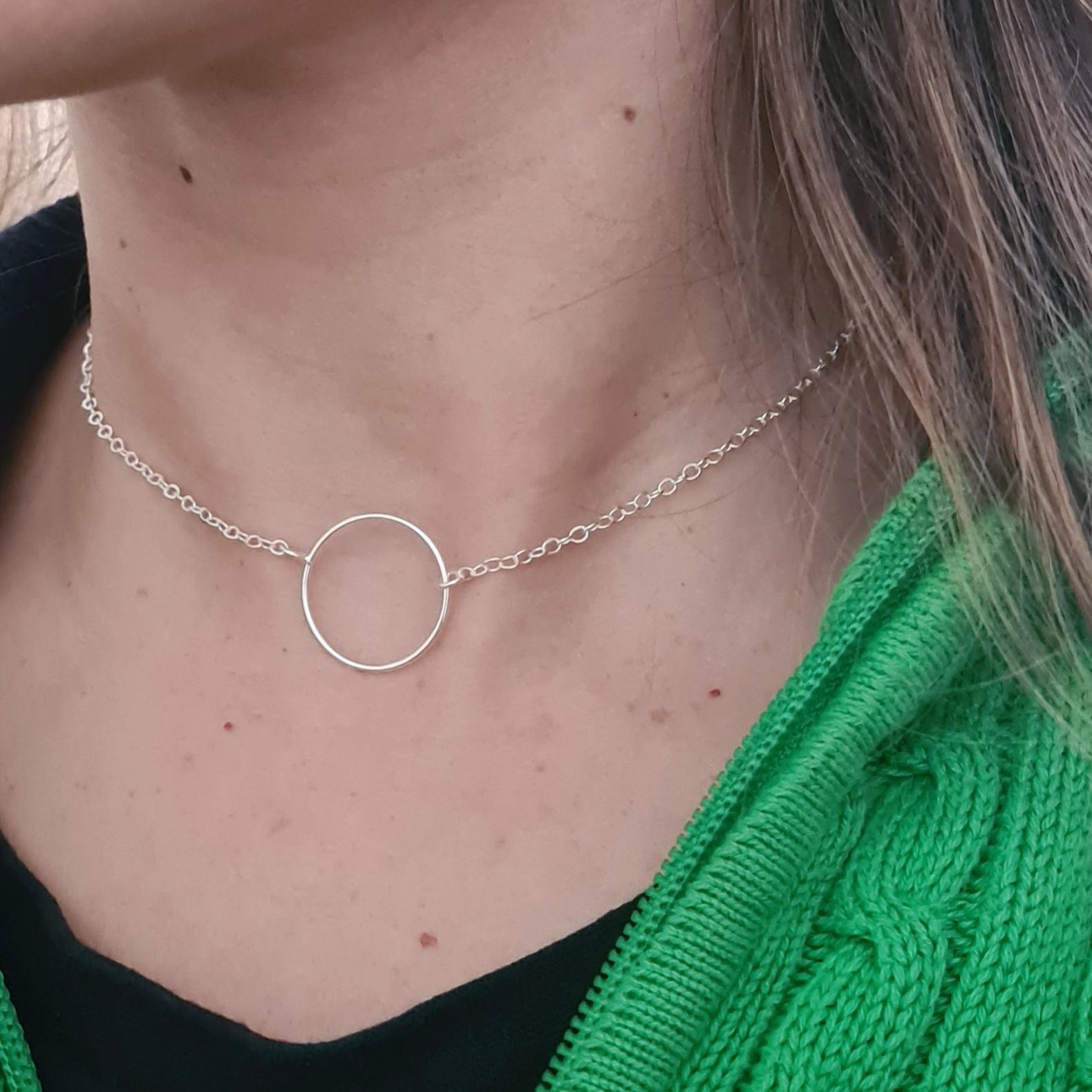 Colar Chocker Geométrica Corrente elos e com pingente circular